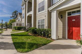 Northchase Village Apartments in Houston, TX - Foto de edificio - Building Photo