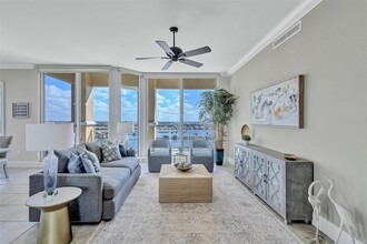 140 Riviera Dunes Way, Unit 701 in Palmetto, FL - Foto de edificio - Building Photo