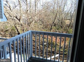 5700 Chapman Mill Dr in North Bethesda, MD - Building Photo