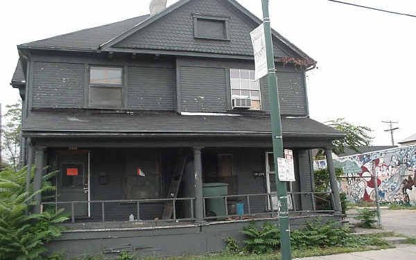 1054 Brown St in Dayton, OH - Foto de edificio - Building Photo