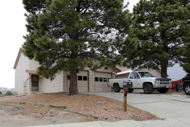 5456 Fiesta Ln in Colorado Springs, CO - Building Photo - Building Photo