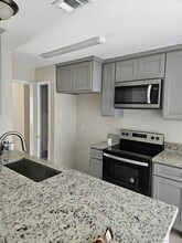 1773 Glencairn Ln in Lewisville, TX - Foto de edificio - Building Photo