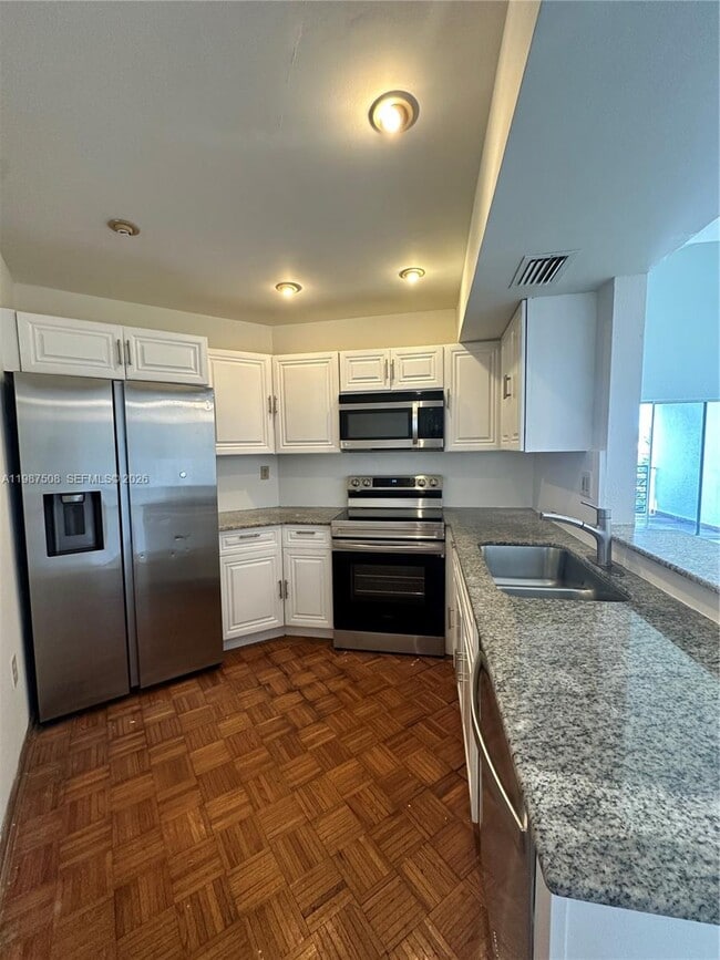 9701 Fontainebleau Blvd in Miami, FL - Building Photo - Building Photo