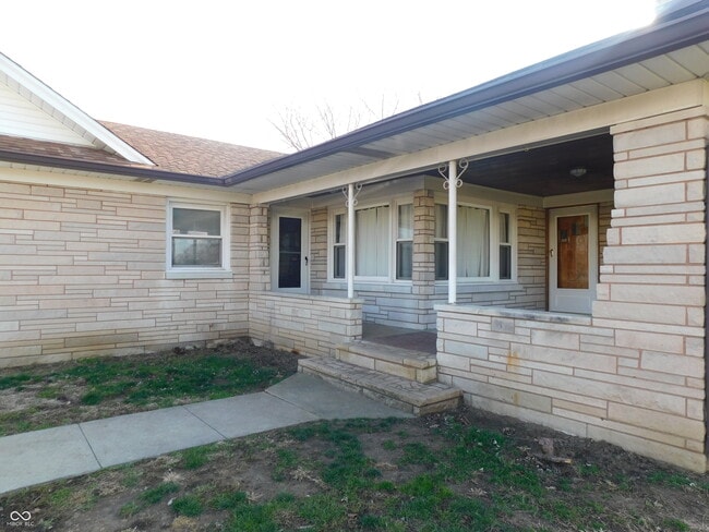1041 N Bluff Rd in Greenwood, IN - Building Photo - Building Photo