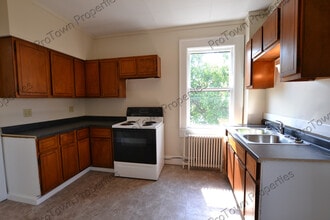 511 W Jefferson St, Unit 3 in Joliet, IL - Building Photo - Building Photo