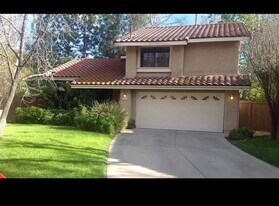 1101 Heatherview Dr in Oak Park, CA - Building Photo