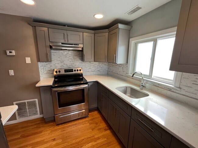949 Dorchester Ave in Boston, MA - Building Photo - Building Photo