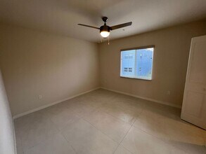 610 NE 2nd St, Unit 304 in Dania Beach, FL - Building Photo - Building Photo