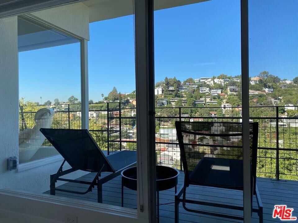 1811 Fanning St in Los Angeles, CA - Building Photo