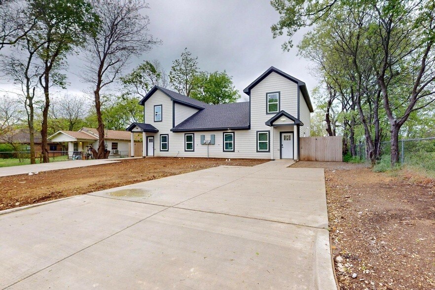 1213 Mill St in Gainesville, TX - Building Photo