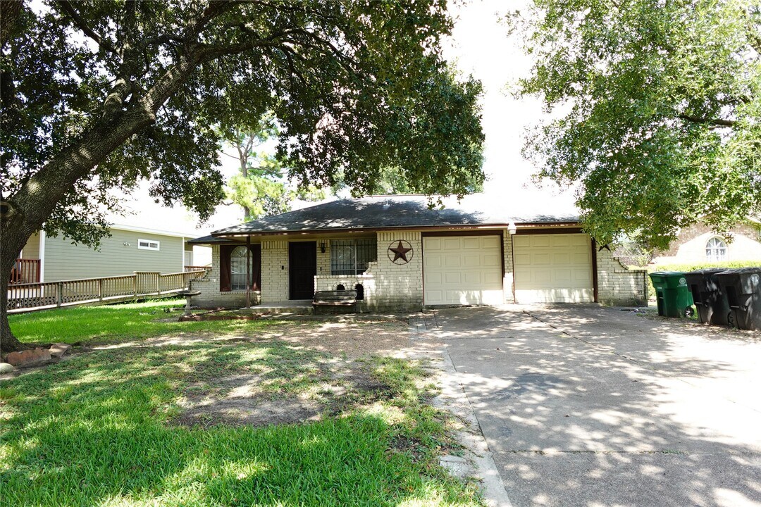 11115 BurningBush Ln in Houston, TX - Building Photo