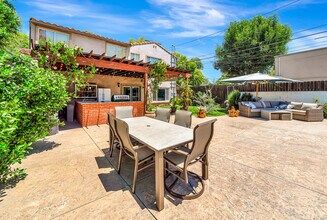 14916 Hesby St in Los Angeles, CA - Building Photo - Building Photo