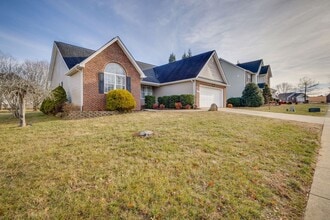 205 Rockingham Meadows Dr in Johnson City, TN - Building Photo - Building Photo