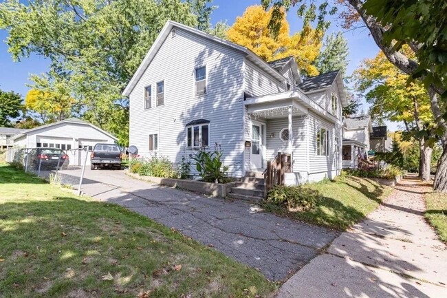 116 N 7th Ave, Unit #2 in Wausau, WI - Building Photo - Building Photo
