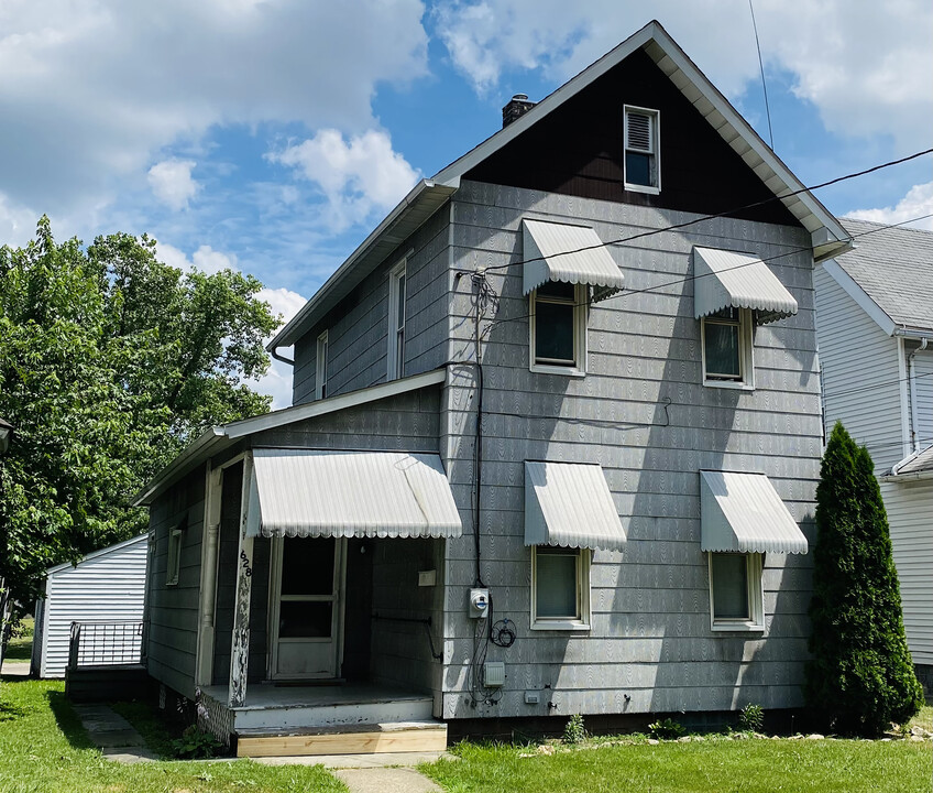 628 Garfield St in Akron, OH - Foto de edificio