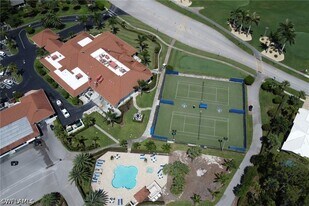 4556 Andover Way in Naples, FL - Building Photo