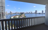 3000 Island Blvd in Aventura, FL - Building Photo - Building Photo