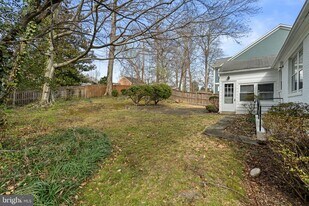 5617 Knollwood Rd in Bethesda, MD - Building Photo