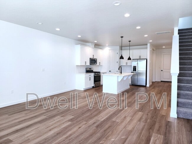 property at 362 N Lagrasse Ln