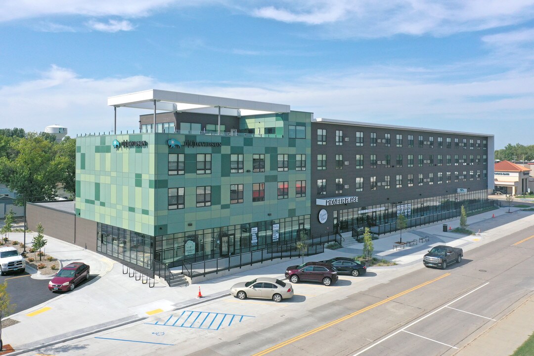 Live at Pioneer Place in West Fargo, ND - Foto de edificio