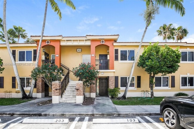 property at 925 NE 34th Ave
