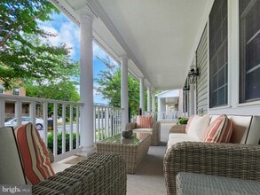 813 Royal Crescent in Rockville, MD - Building Photo - Building Photo
