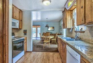 11540 Deerfield Dr in Truckee, CA - Building Photo - Building Photo