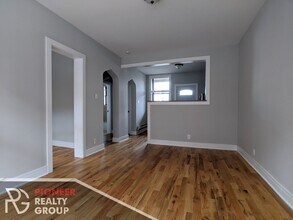4409 N Wolcott Ave, Unit 4409-B2 in Chicago, IL - Building Photo - Building Photo