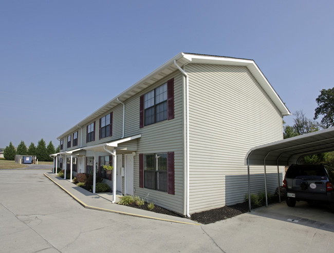 Oak Cluster Apartments in Sevierville, TN - Building Photo - Building Photo