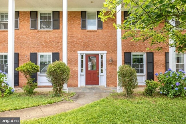 1311 MacBeth St in McLean, VA - Building Photo - Building Photo
