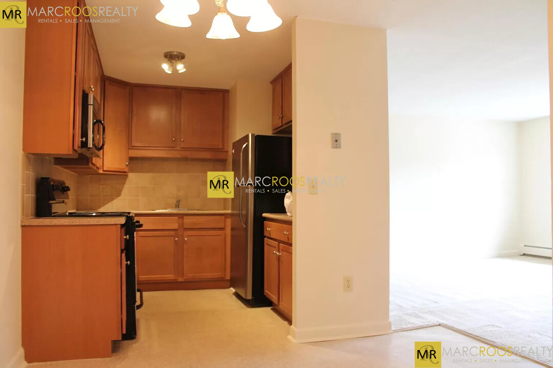 244 Lexington St, Unit #33 in Auburndale, MA - Foto de edificio