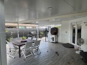 1131 SW 110th Ave in Pembroke Pines, FL - Building Photo - Building Photo