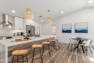6020 N 77th Pl in Scottsdale, AZ - Foto de edificio - Building Photo