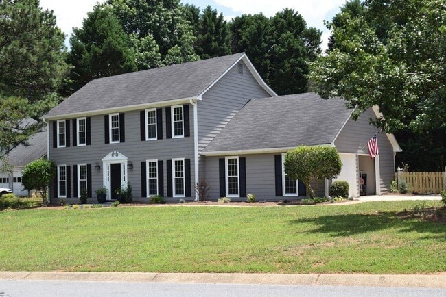 property at 2620 Valencia Dr NE