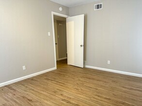 2101 6th Ave N in Texas City, TX - Building Photo - Building Photo