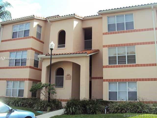 3350 Pinewalk Dr N in Margate, FL - Foto de edificio - Building Photo