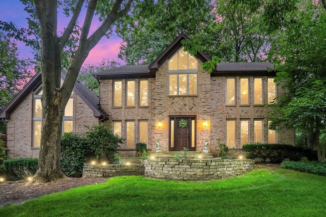 property at 985 Chapel Ct N
