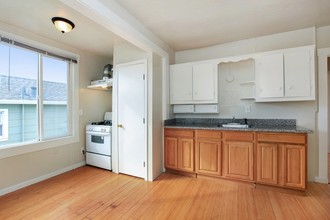 5301 San Jose Ave in Richmond, CA - Building Photo - Interior Photo