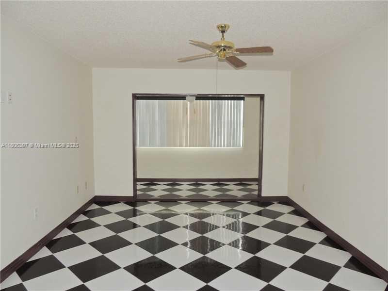 8595 Sunrise Lakes Blvd in Sunrise, FL - Building Photo