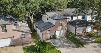 1810 Hurlburt Rd in Fort Walton Beach, FL - Building Photo