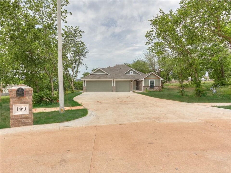 1460 Deer Rdg Run in Tuttle, OK - Foto de edificio