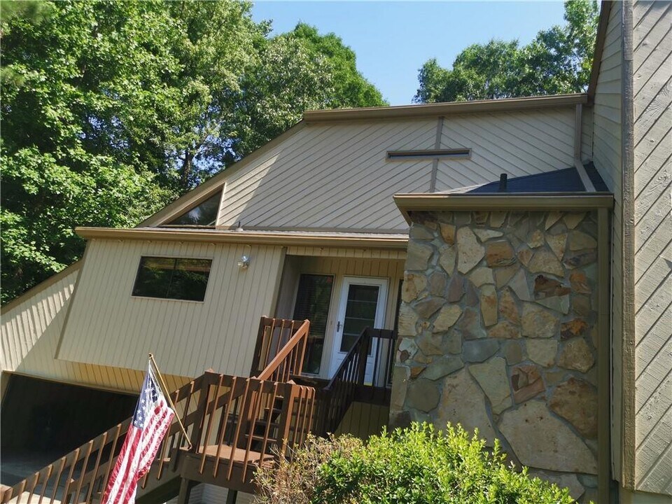 2521 Oakrill Rd in Marietta, GA - Building Photo