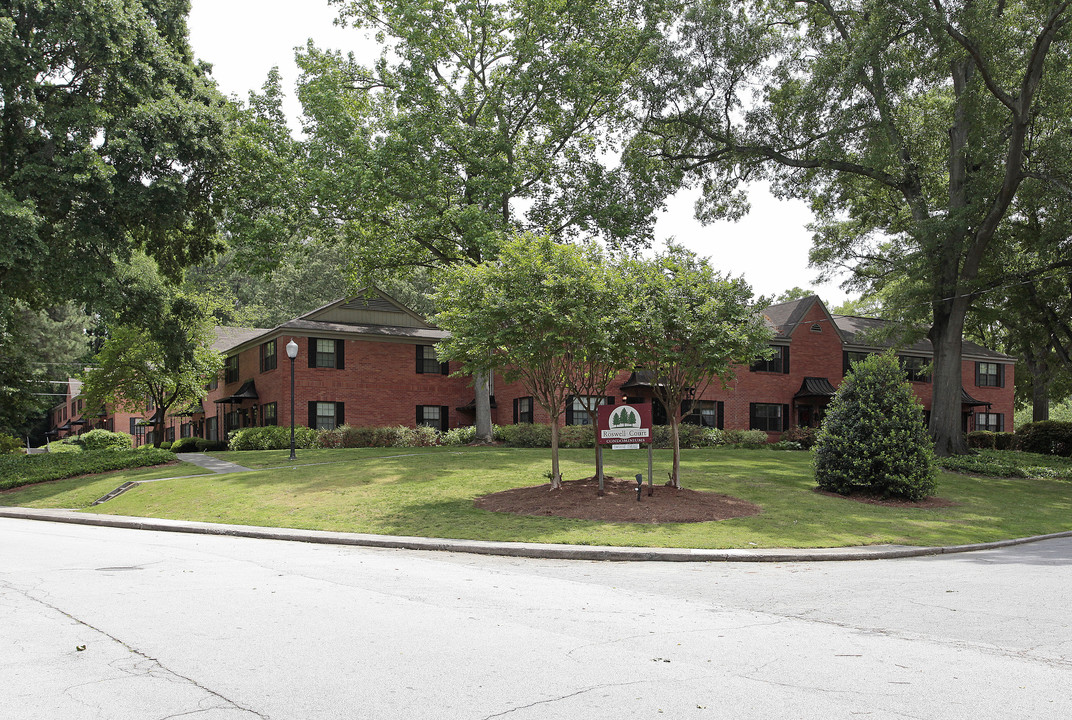 Roswell Court Condos in Atlanta, GA - Building Photo