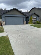 1327 N Rogue River St in Spokane, WA - Foto de edificio - Building Photo