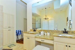 634 Soliel Dr in Naples, FL - Foto de edificio - Building Photo