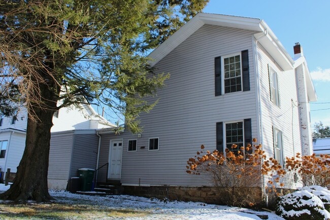 975 Church St in Indiana, PA - Building Photo - Building Photo