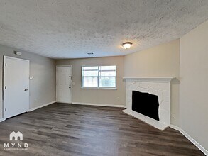 2101 Mallard Way in Lithonia, GA - Foto de edificio - Building Photo