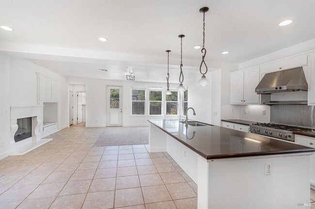 525 Sauvignon Pl in Windsor, CA - Foto de edificio - Building Photo