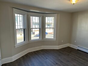 106 Saint John St, Unit 2 in Schuylkill Haven, PA - Foto de edificio - Building Photo