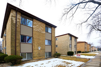 8269-8287 W Oak St in Niles, IL - Building Photo - Building Photo